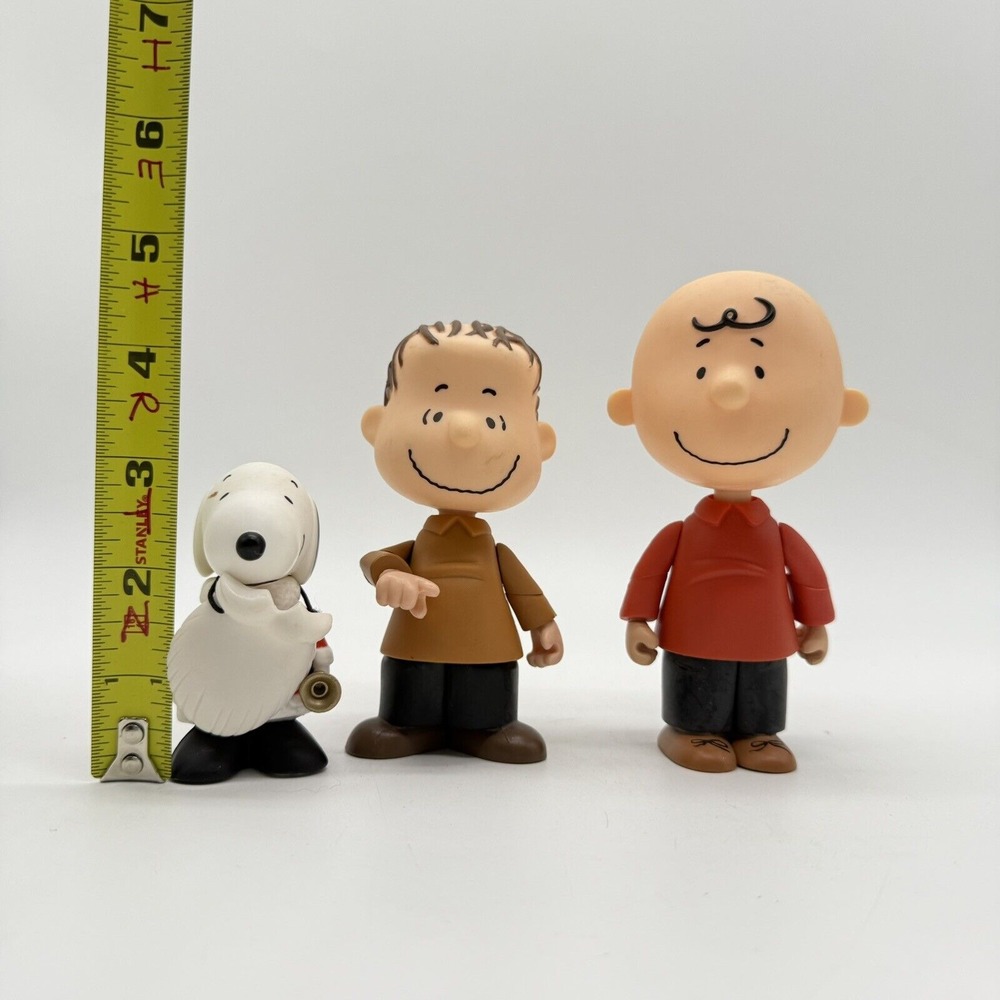 Playing Mantis Peanuts A Charlie Brown Christmas Linus Van Pelt Charlie Snoopy - Picture 2 of 4